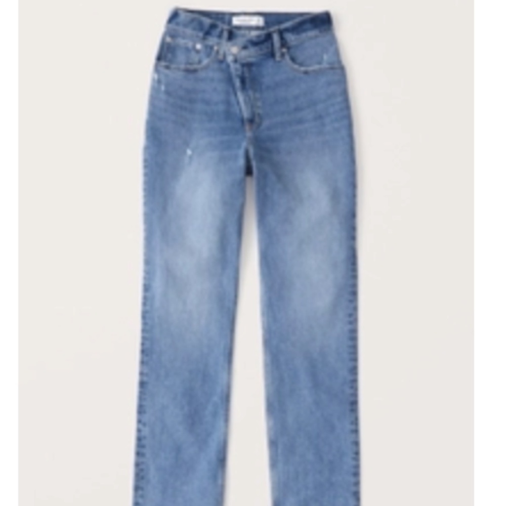 Abercrombie Curve Love Ultra High Rise 90s Straight Jean, Medium Wash, Size 31